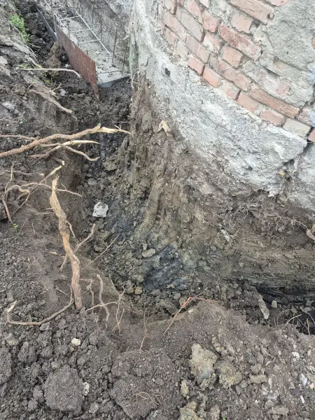 A megerősítendő szakasz feltárva.