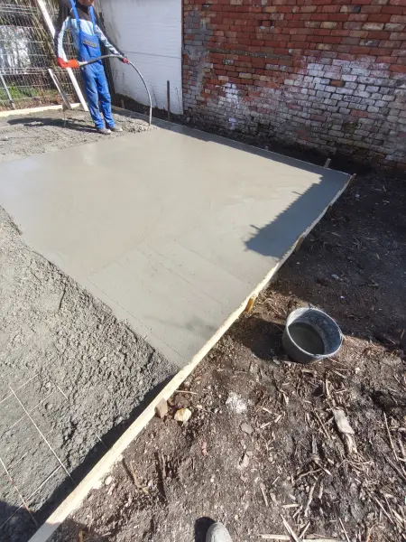 A kész, 40 m²-es aljzatbeton.